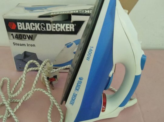 2 Brand New Steam Irons – Philips and Black & Decker