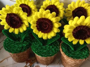 PIPE CLEANER FLOWER BASKET