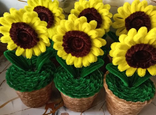 PIPE CLEANER FLOWER BASKET
